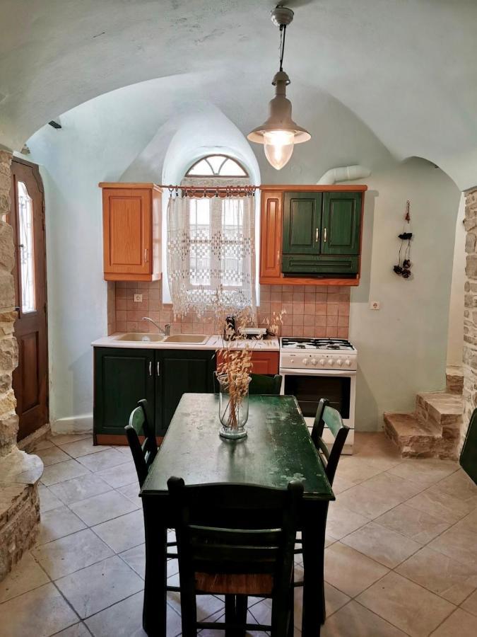Yi Artistry 1-Bedroom Medieval Holiday House Kalamoti Exterior photo