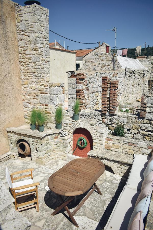 Yi Artistry 1-Bedroom Medieval Holiday House Kalamoti Exterior photo