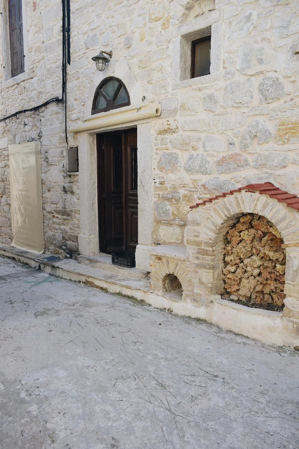 Yi Artistry 1-Bedroom Medieval Holiday House Kalamoti Exterior photo