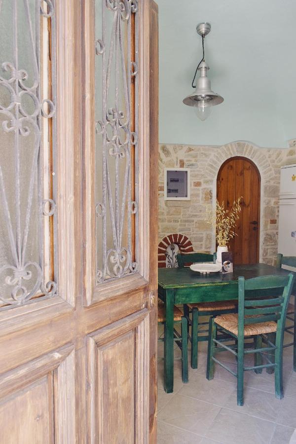 Yi Artistry 1-Bedroom Medieval Holiday House Kalamoti Exterior photo