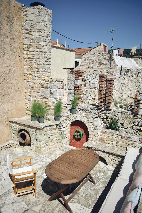 Yi Artistry 1-Bedroom Medieval Holiday House Kalamoti Exterior photo