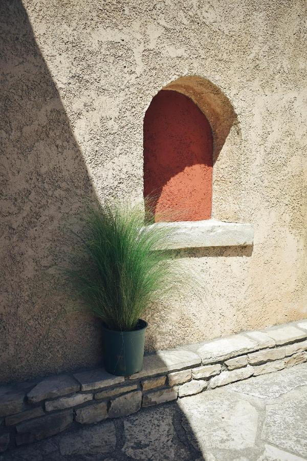 Yi Artistry 1-Bedroom Medieval Holiday House Kalamoti Exterior photo